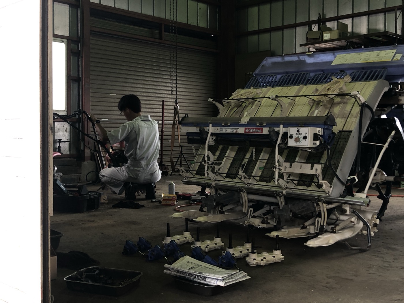 農機具の整備作業