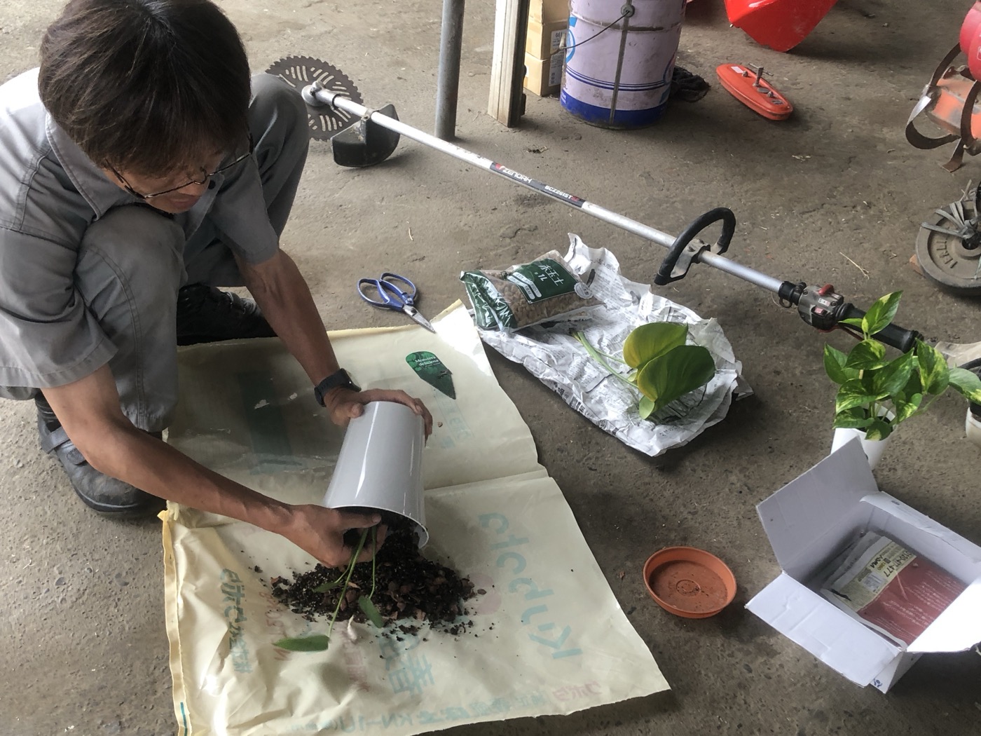 整備工場の内部
