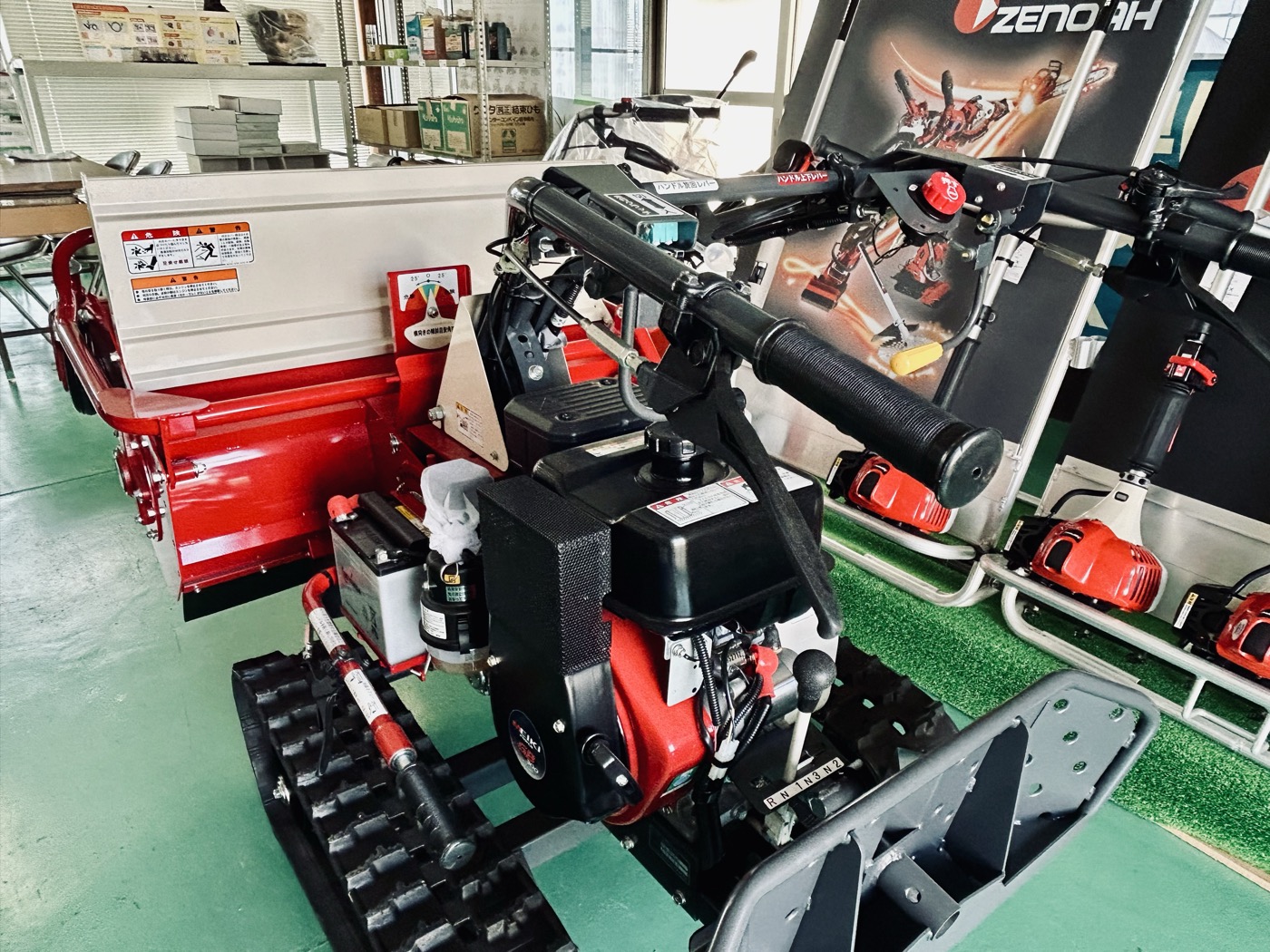 管理機のギアシフトレバーとハンドル部分