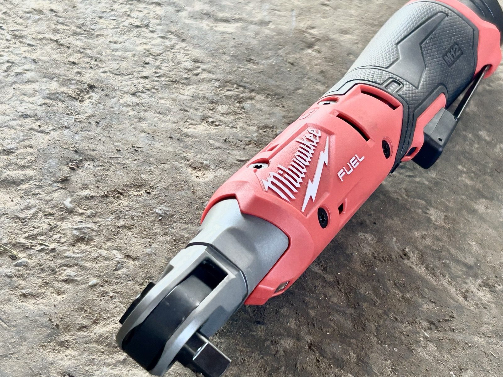 MilwaukeeのM12 FUEL充電式ラチェットのヘッド部分